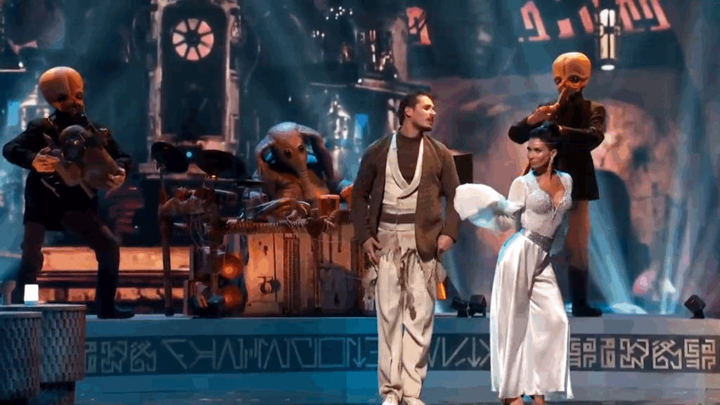 Hilaria Baldwin with Max Rebo and a pair of Bith jizz-wailers behind her.