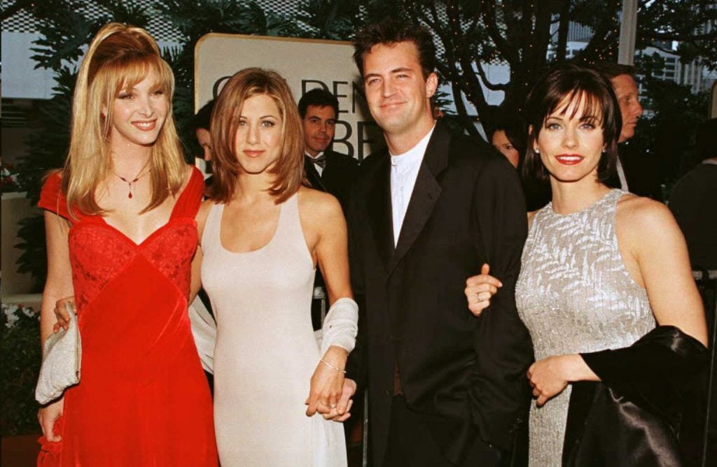 The cast of the hit US TV show Friends from L to R: Lisa Kudrow, Jennifer Aniston, Matthew Perry and Courteney Cox pose for photographers as they arrive for the 53rd Annual Golden Globe Awards 21 January in Beverly Hills.  