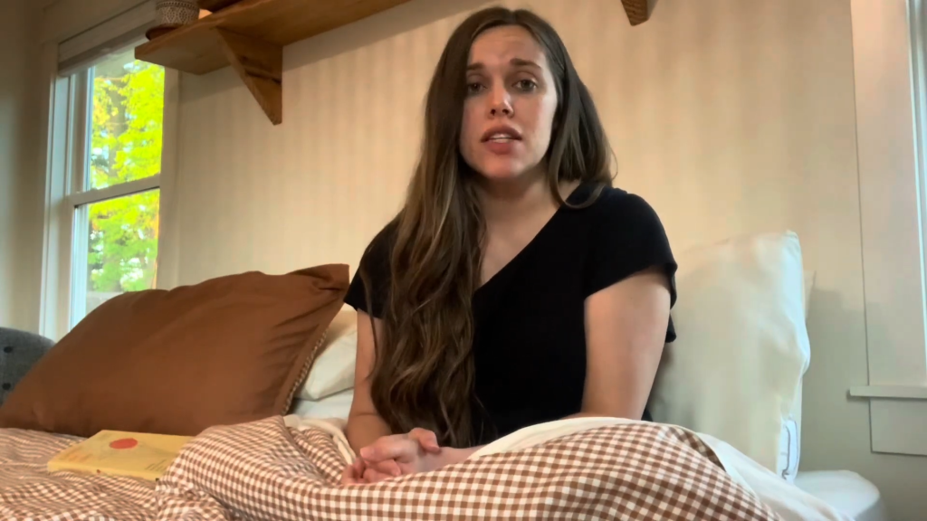 Jessa Duggar pregnant and in bed.