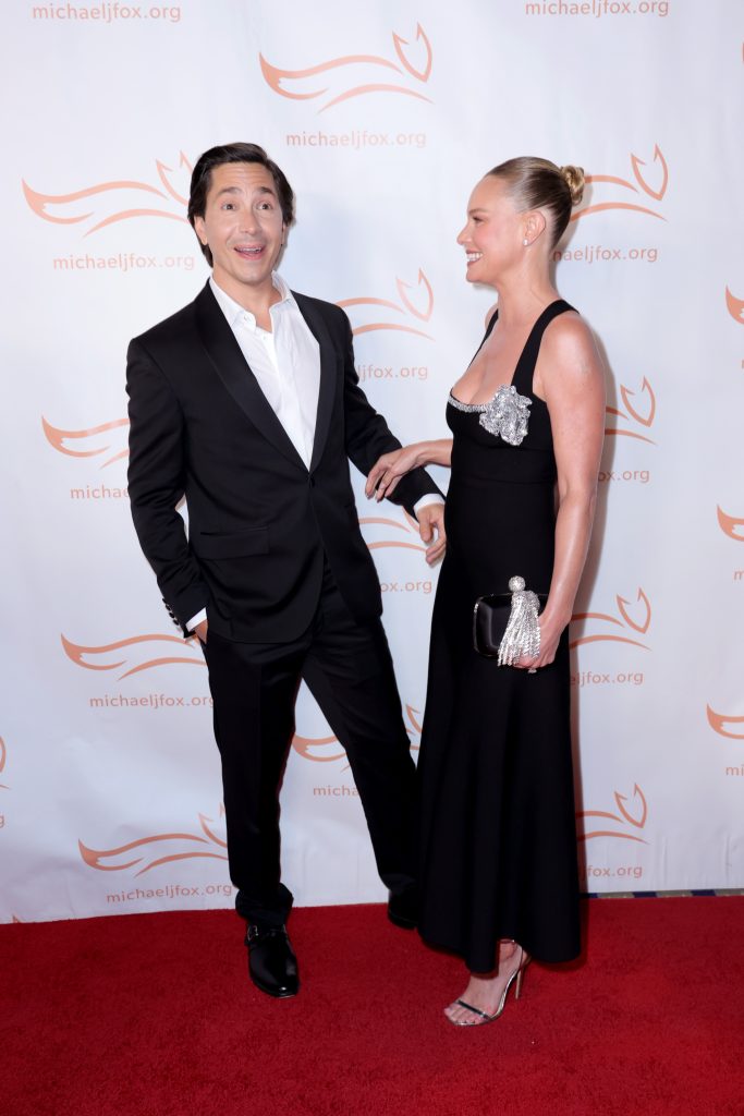 On November 11, 2023, Justin Long and Kate Bosworth walk the red carpet.
