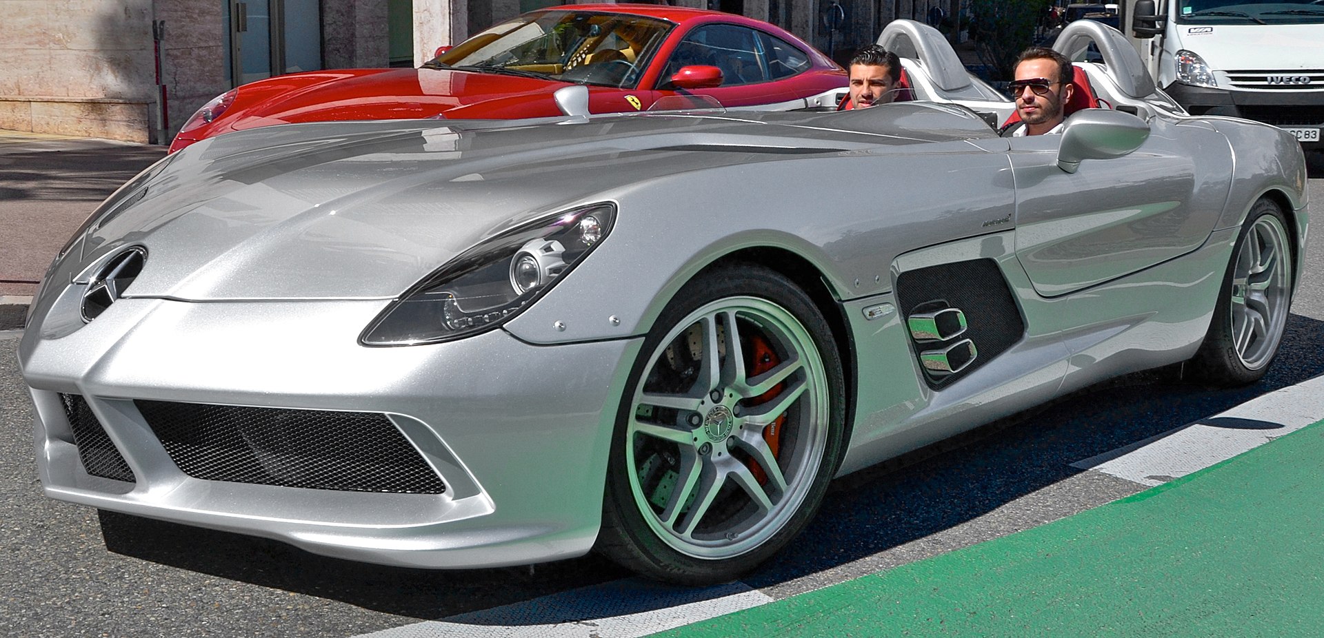 1920px-Mercedes-Benz_SLR_Stirling_Moss_-_Flickr_-_Alexandre_Pr%C3%A9vot_%281%29_%28cropped%29.jpg