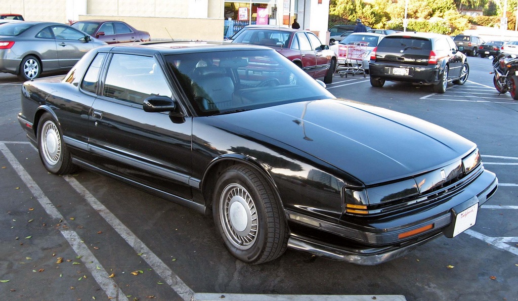 1992_Oldsmobile_Toronado.jpg