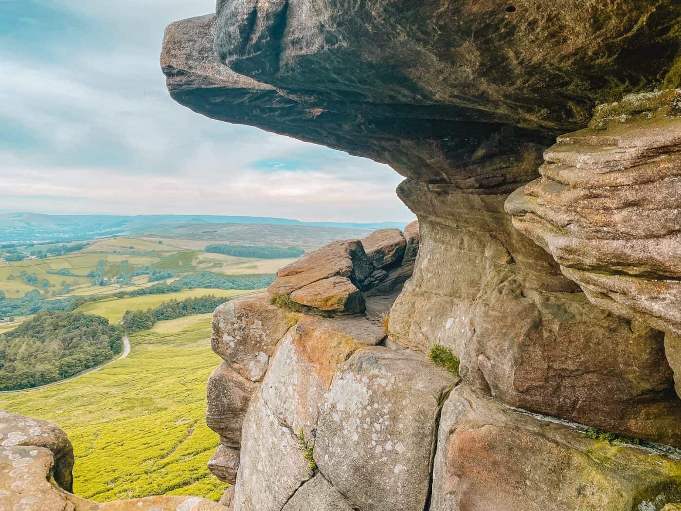 Robin-Hood-Cave-Stanage-Edge-11-1400x1050.jpg