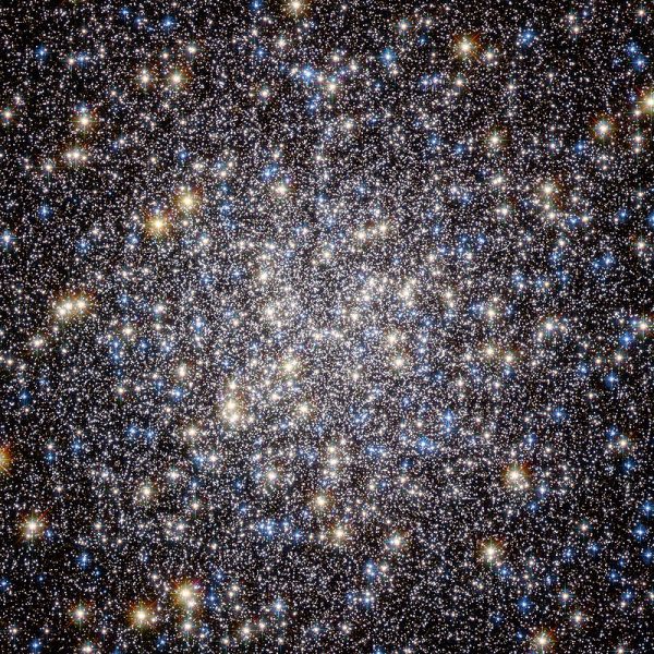 800px-Heart_of_M13_Hercules_Globular_Cluster-e1523446544340.jpg