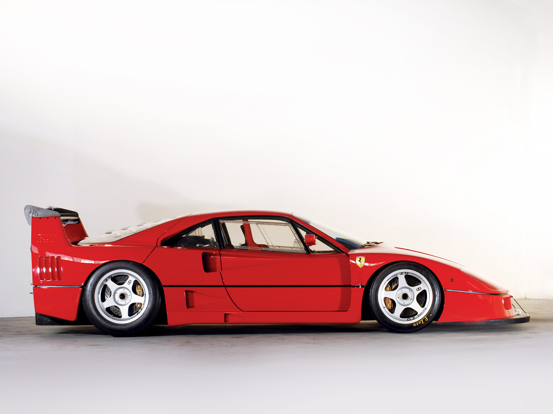 ferrari-f40-lm-interior-wallpaper-2.jpg