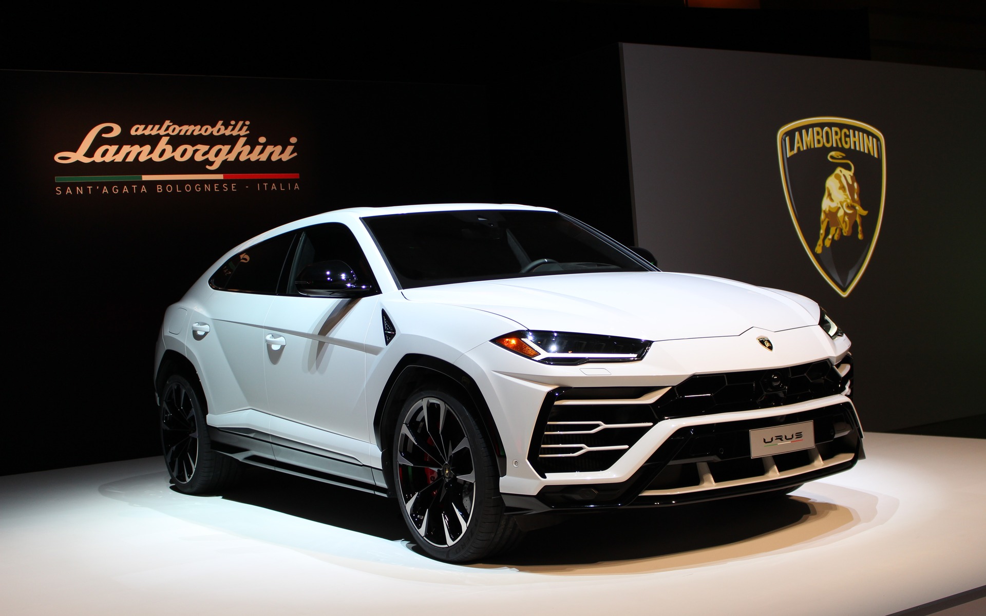 324998_2019_Lamborghini_Urus.jpg