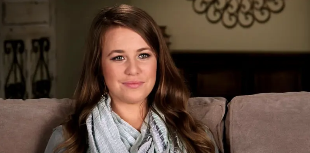 Jana Duggar on the couch