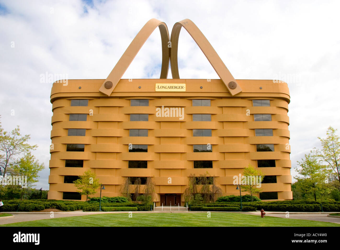 longaberger-basket-company-building-in-newark-ohio-ACY4W0.jpg