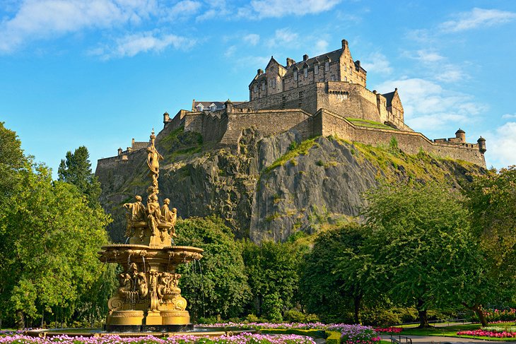 scotland-edinburgh-castle-day.jpg